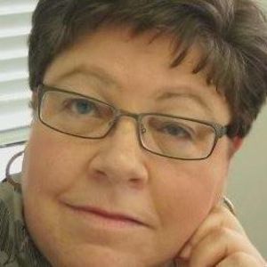 Meet your Posher, Dee Dee